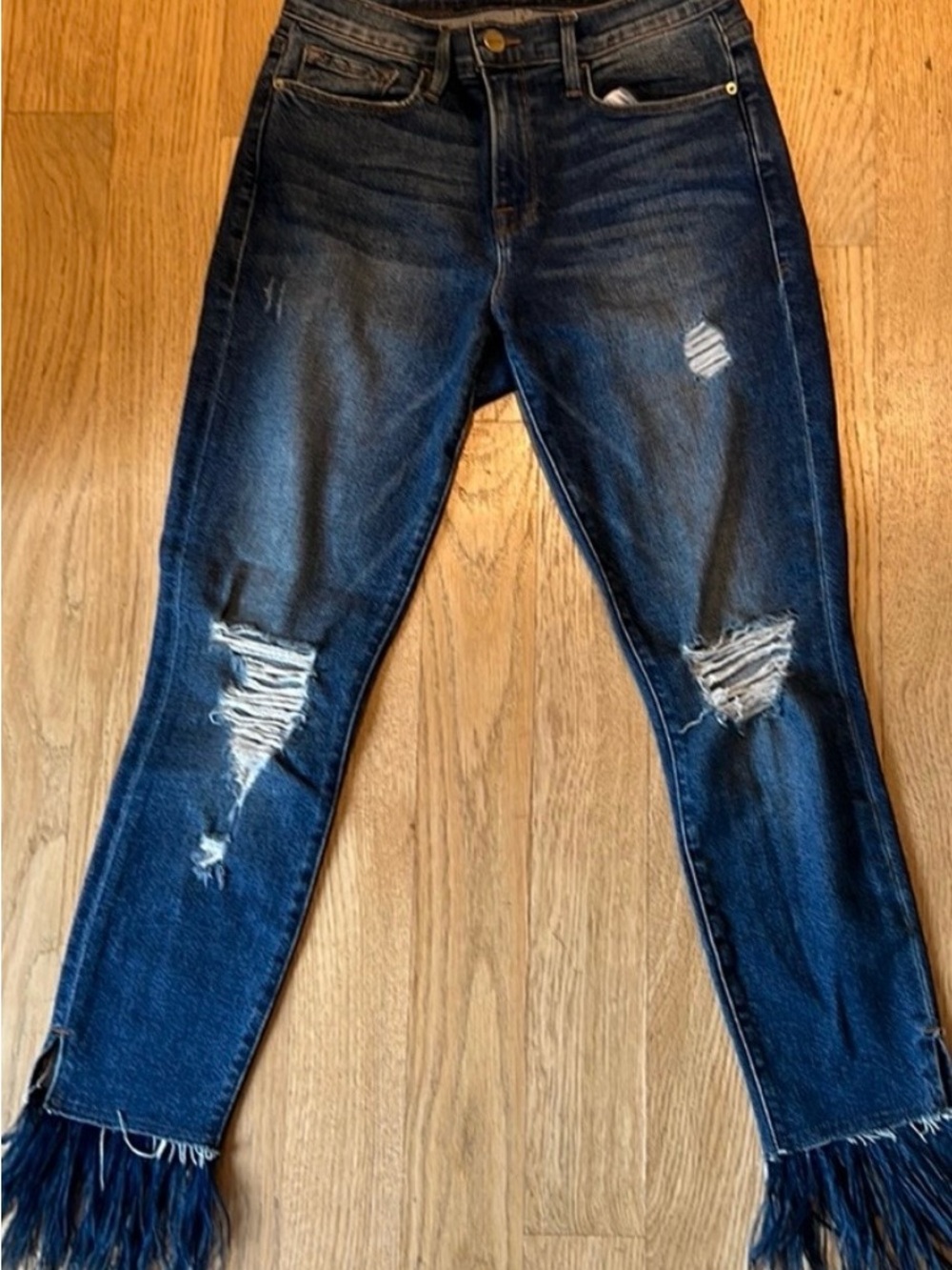 LIMITED EDITION: Frame Le Skinny de Jeane feather ripped jeans